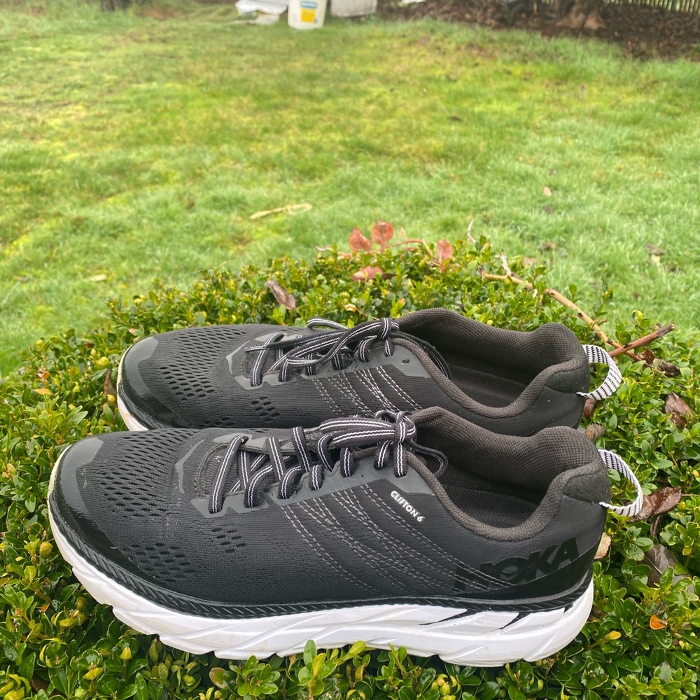 Hoka One One Clifton 6 Women’s Black Athletic Running Sneakers Size 9.5
